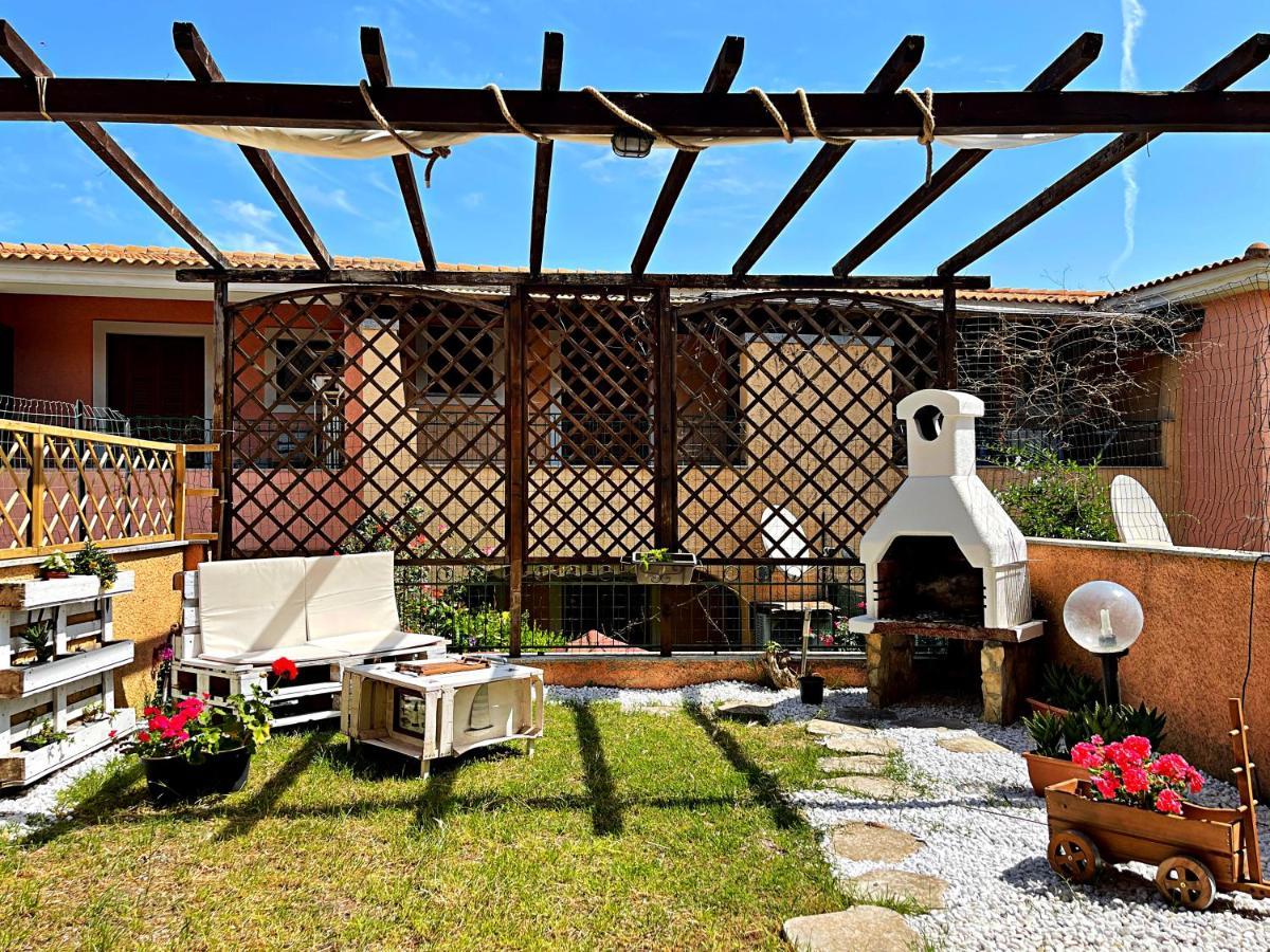 Casa Quasimodo, con patio e giardino privato Appartamento Olbia Esterno foto