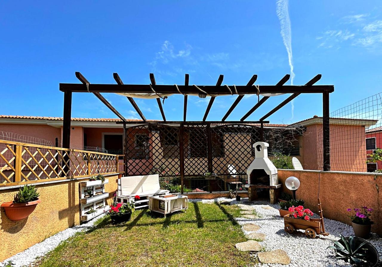 Casa Quasimodo, con patio e giardino privato Appartamento Olbia Esterno foto