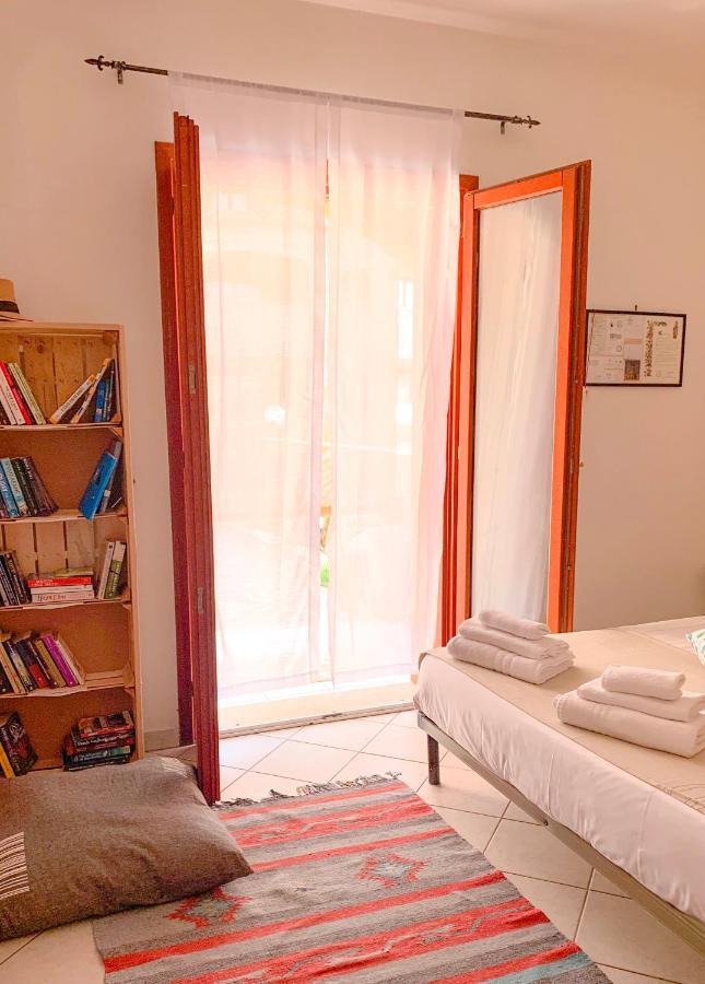 Casa Quasimodo, con patio e giardino privato Appartamento Olbia Esterno foto