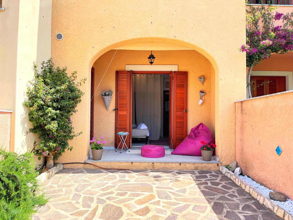 Casa Quasimodo, con patio e giardino privato Appartamento Olbia Esterno foto